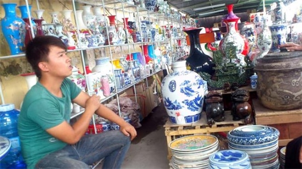Gốm sứ Trung Quốc "xả hàng về nước"?